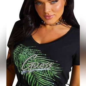 NWT GUESS Ladies Estella V-Neck Tee with short sleeves. Size: XL Jet black.